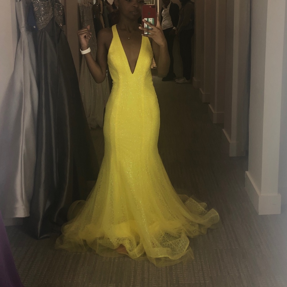 Prom dress! - Picture 4 of 4